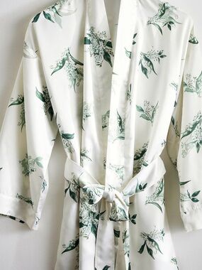 POTTERN BARN Monique Lhuillier Lily of the Valley Robe